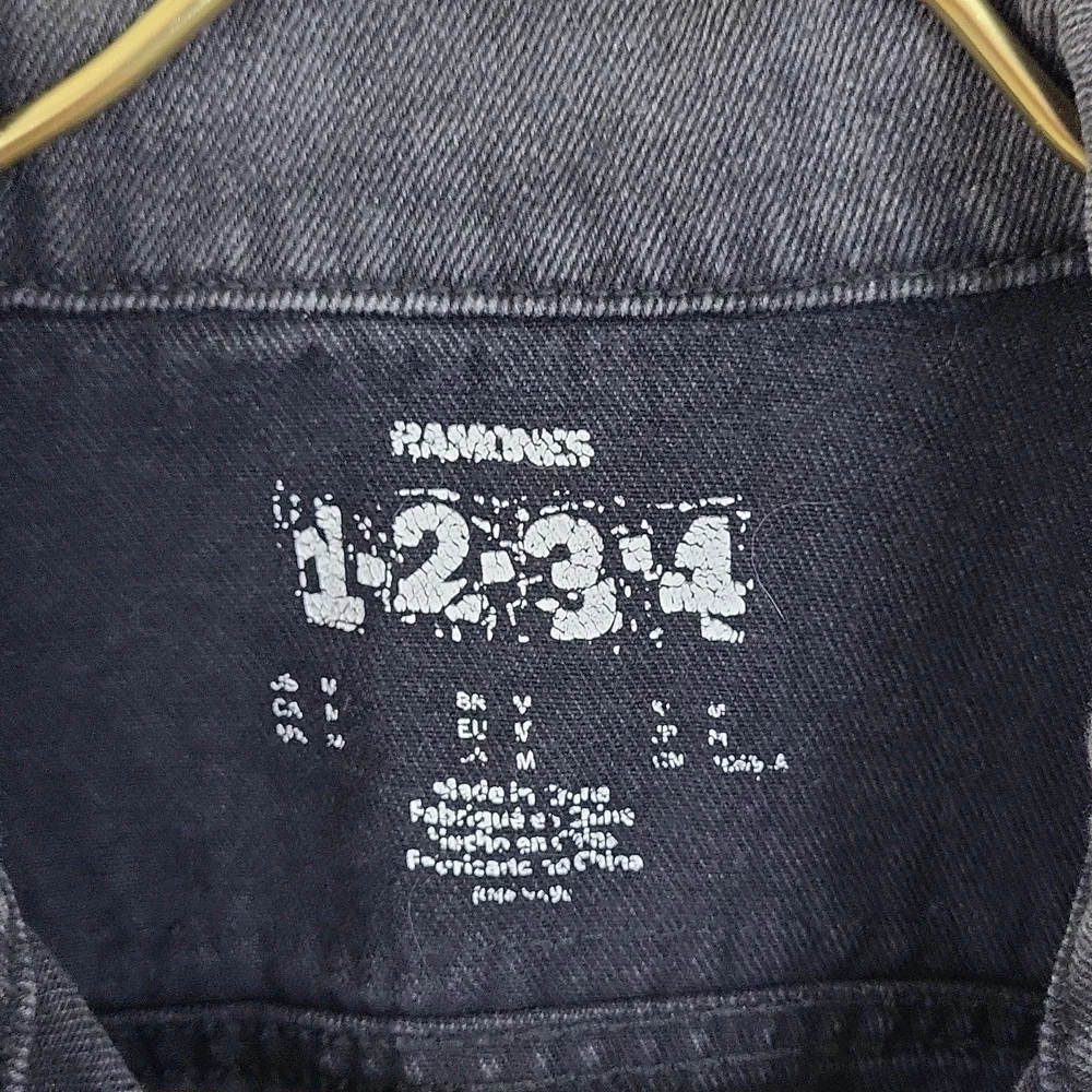 Ramones 1-2-3-4 Distressed Black Denim Jacket Size Medium Punk Rock Music - Picture 5 of 10